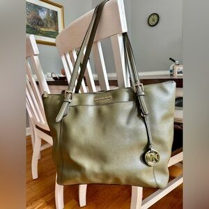 Michael Kors jet set tote bag